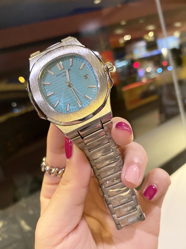 ブランド時計背面デザイン